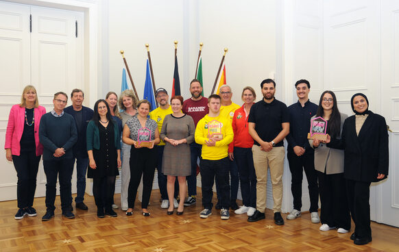 Gruppenbild der Preisträger*innen des Heimat-Preises.